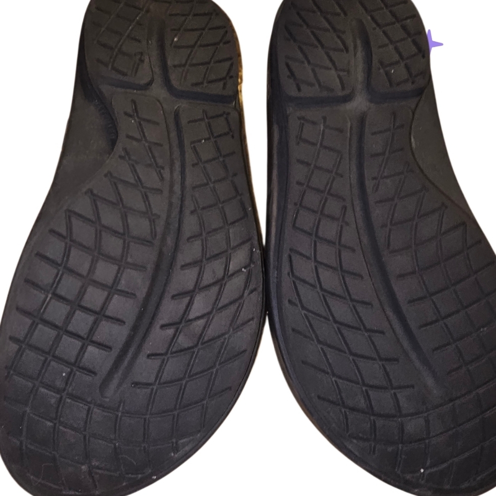 💖OOFOS Shoes - Picture 2 of 3